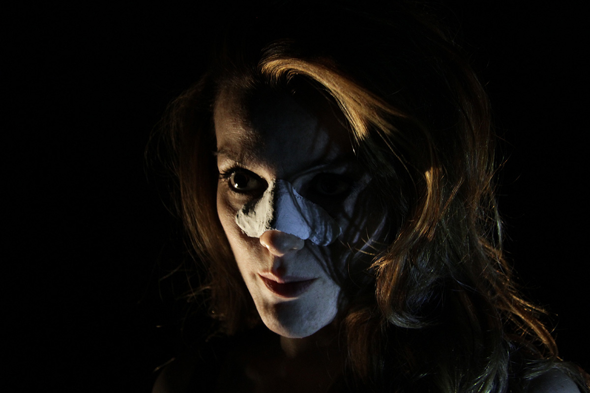 Birsen Karacan tiyatro sahnesinde